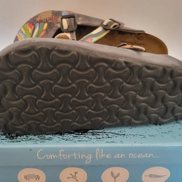 Colorful Butterfly Cross-Strap Clogs - Picture 12 of 16